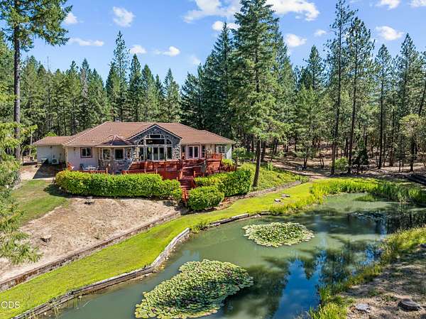 6.27 Acres of Land with Home for Sale in Grants Pass, Oregon