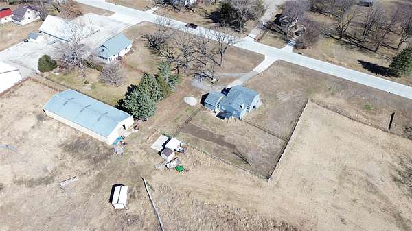 20 Acres of Agricultural Land with Home for Sale in Newton, Iowa