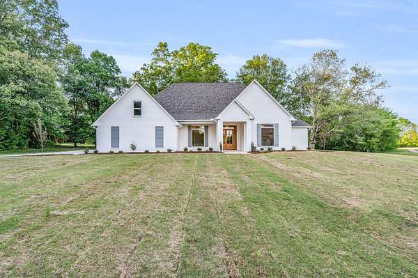 2.1 Acres of Land with Home for Sale in Columbus, Mississippi