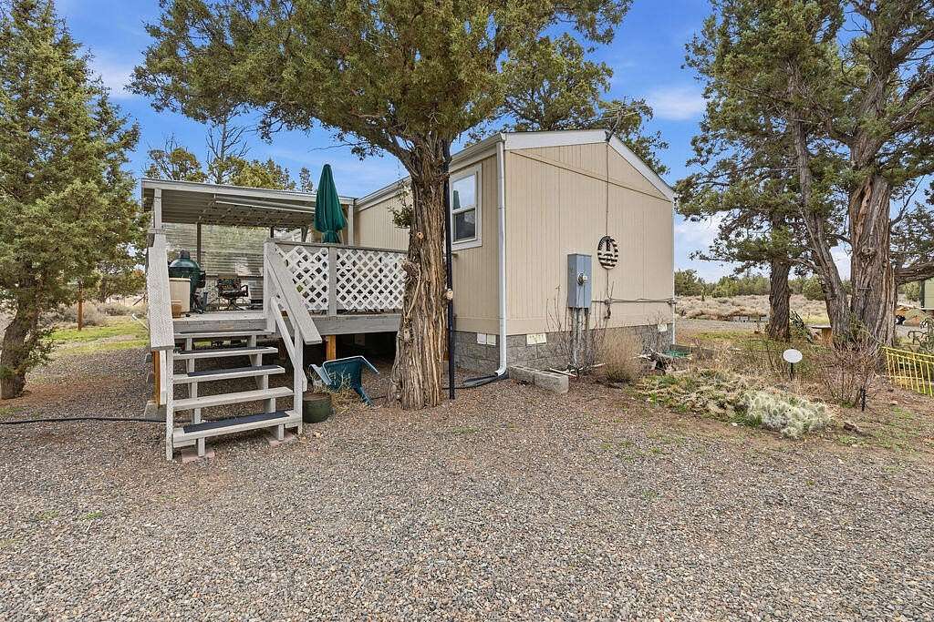 1.82 Acres of Land with Home for Sale in Prineville, Oregon