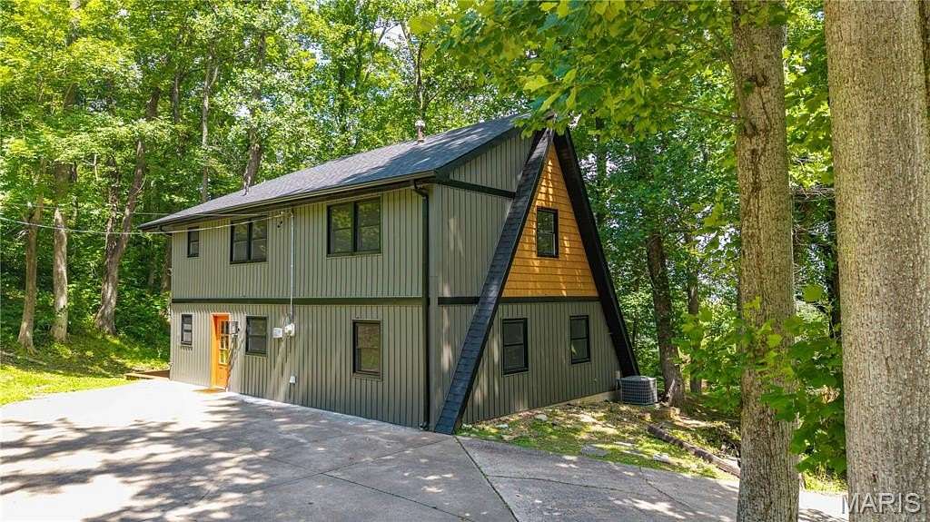 4.5 Acres of Land with Home for Sale in Cape Girardeau, Missouri