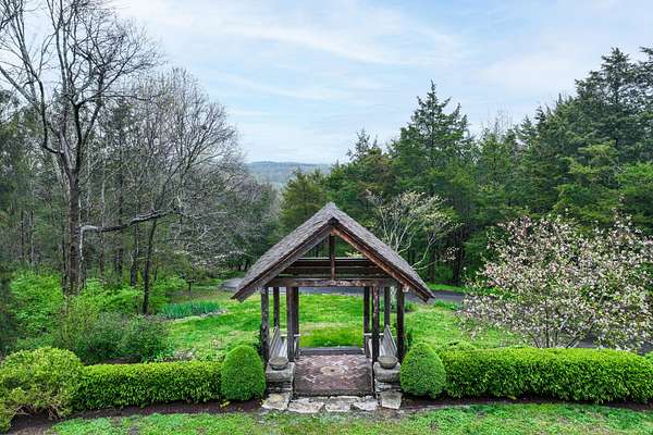 15 Acres of Land with Home for Sale in Franklin, Tennessee