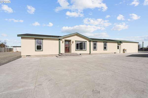 2 Acres of Land with Home for Sale in Hermiston, Oregon