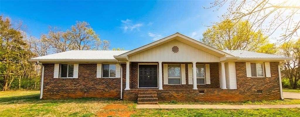 15 Acres of Land with Home for Lease in Dawsonville, Georgia