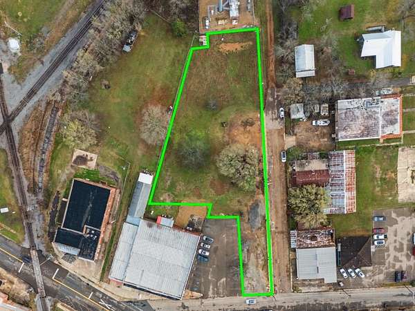 0.98 Acres of Mixed-Use Land for Sale in Pittsburg, Texas