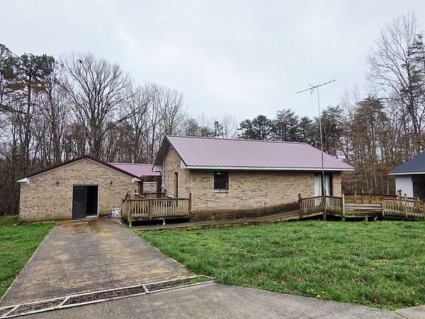 4 Acres of Land with Home for Sale in Coalmont, Tennessee