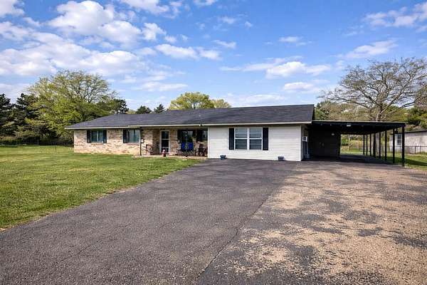 4.62 Acres of Land with Home for Sale in Gladewater, Texas