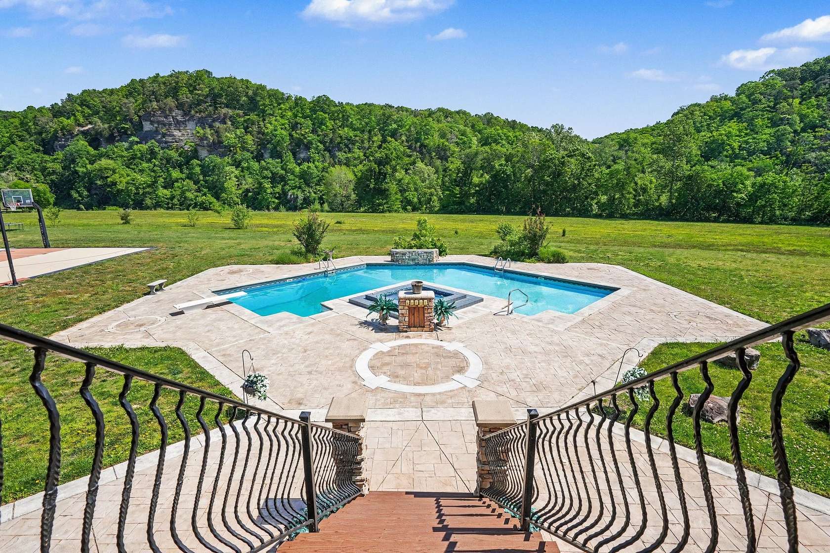33 Acres of Land with Home for Sale in Fairview, Tennessee