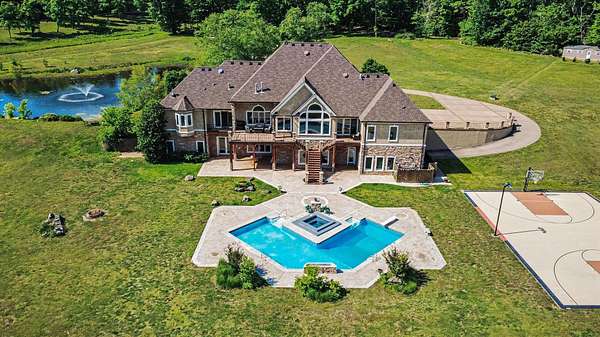 33 Acres of Land with Home for Sale in Fairview, Tennessee