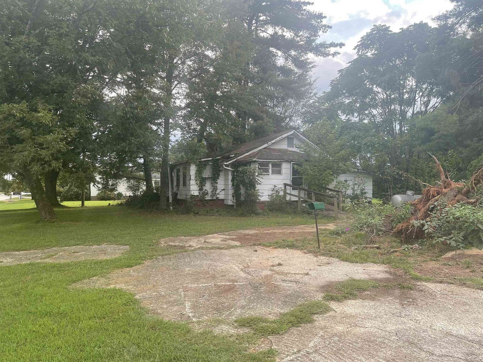 4 Acres of Residential Land for Sale in Boiling Springs, South Carolina