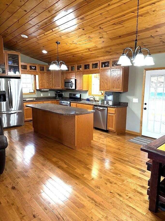 5.2 Acres of Land with Home for Sale in Mountain View, Missouri
