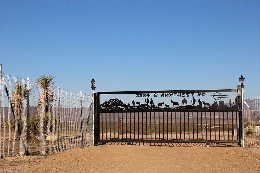 2.2 Acres of Residential Land for Sale in Golden Valley, Arizona