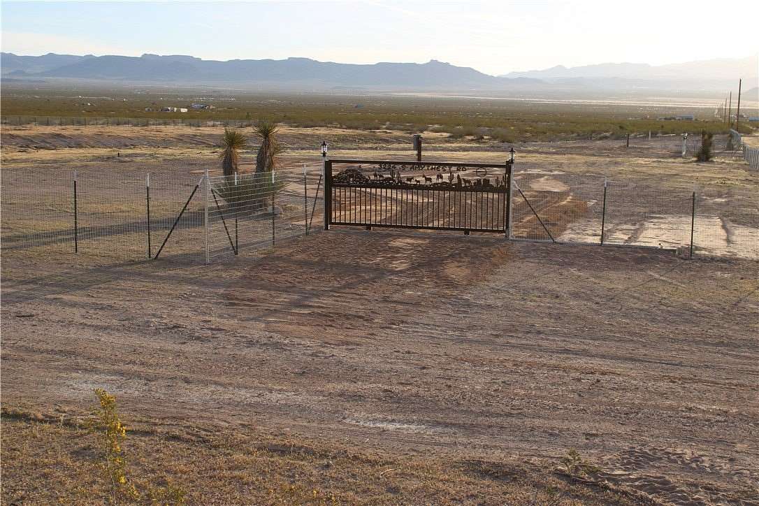 2.2 Acres of Residential Land for Sale in Golden Valley, Arizona