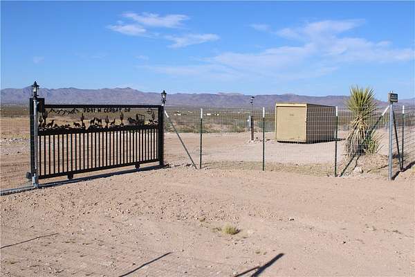 2.2 Acres of Residential Land for Sale in Golden Valley, Arizona