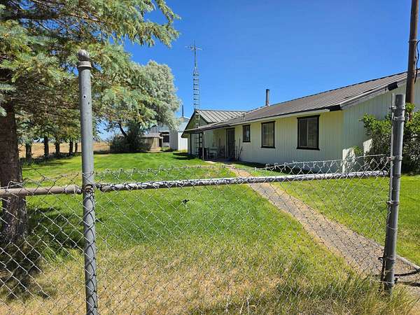 120 Acres of Land with Home for Sale in Christmas Valley, Oregon