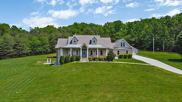 15.2 Acres of Land with Home for Sale in Crossville, Tennessee