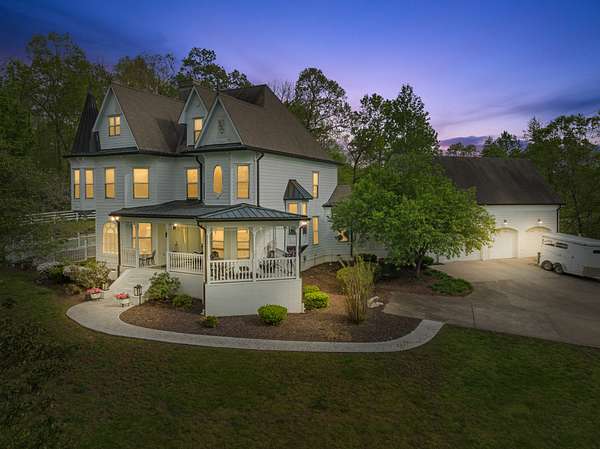 32 Acres of Land with Home for Sale in Dover, Tennessee