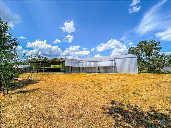 1.5 Acres of Improved Mixed-Use Land for Sale in Victoria, Texas