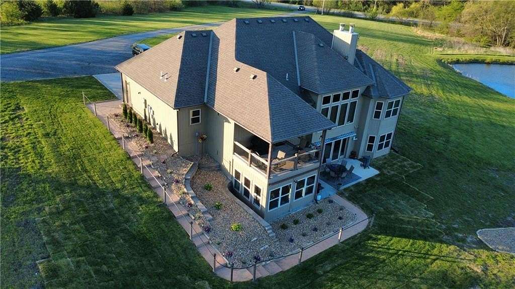 14 Acres of Land with Home for Sale in Smithville, Missouri