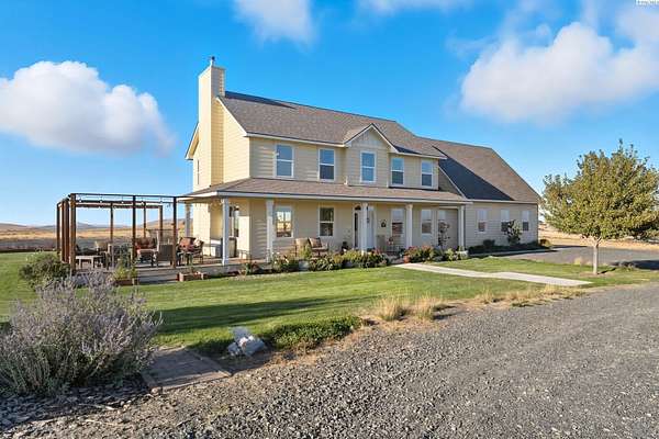 11.4 Acres of Land with Home for Sale in Kennewick, Washington