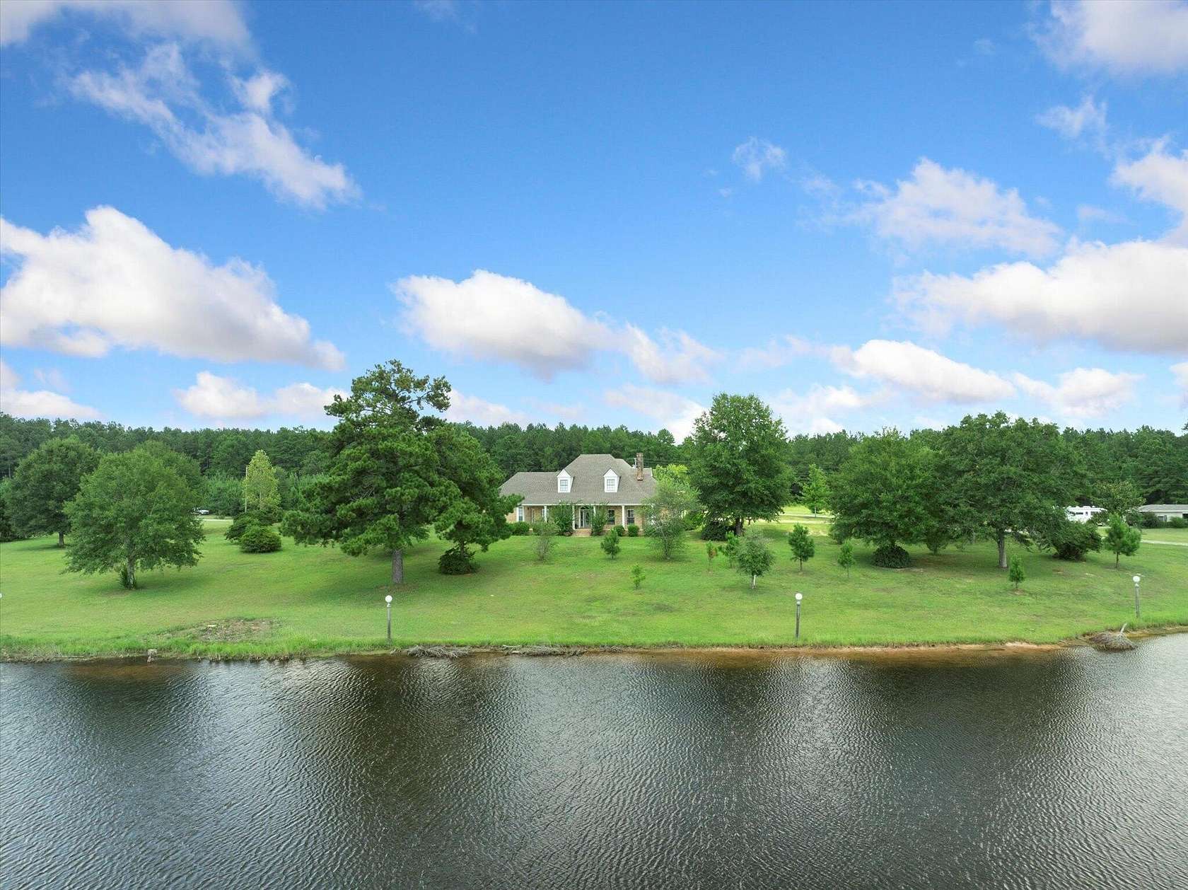 20 Acres of Land with Home for Sale in Columbia, Mississippi