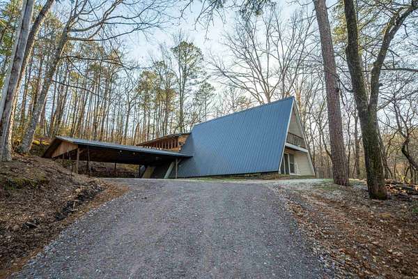 3.9 Acres of Land with Home for Sale in Hot Springs, Arkansas