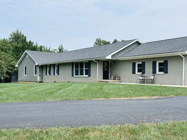 10 Acres of Land with Home for Sale in Carmi, Illinois