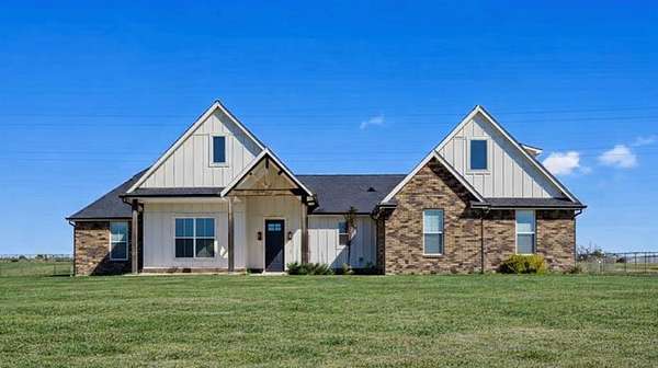 2 Acres of Land with Home for Sale in Piedmont, Oklahoma