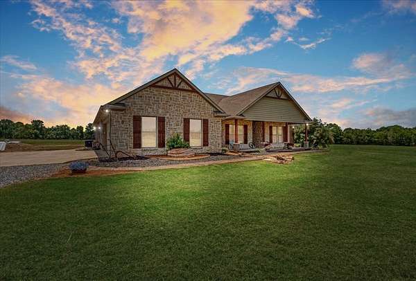 13.4 Acres of Land with Home for Sale in Van Alstyne, Texas