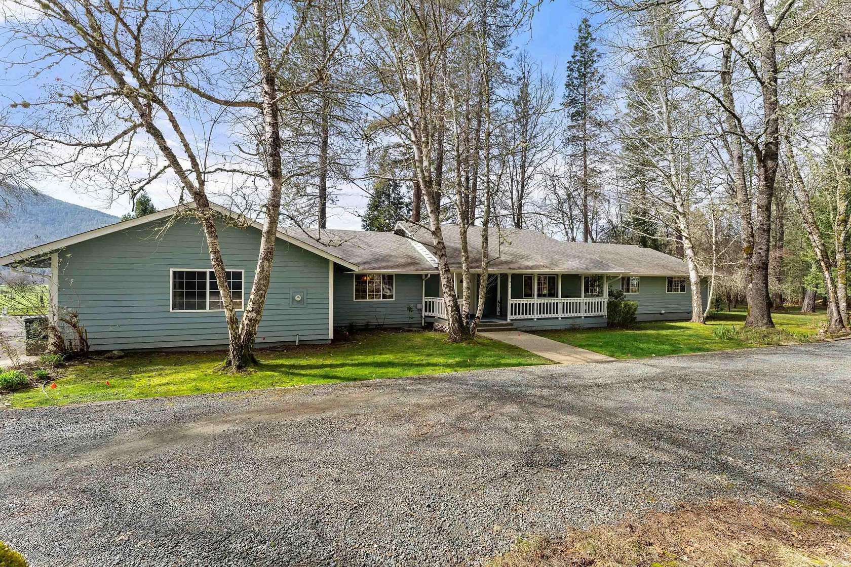 5 Acres of Land with Home for Sale in Grants Pass, Oregon