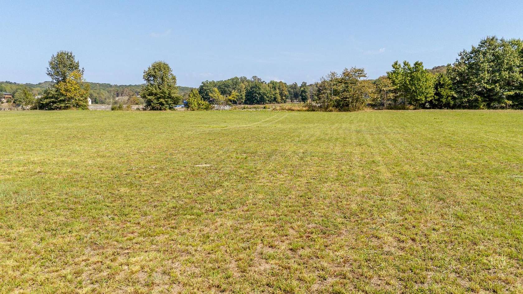 1 Acre of Residential Land for Sale in Clifton, Tennessee