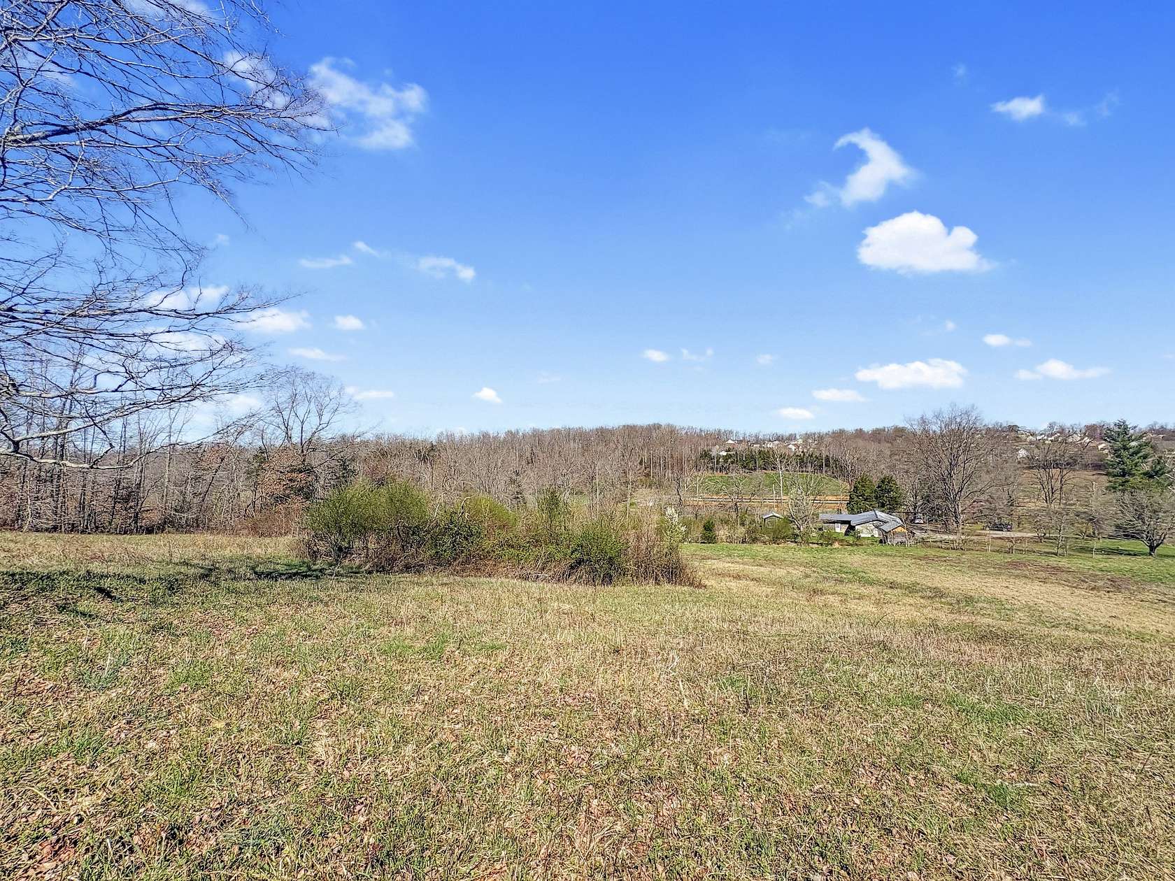 8.88 Acres of Agricultural Land for Sale in Dickson, Tennessee