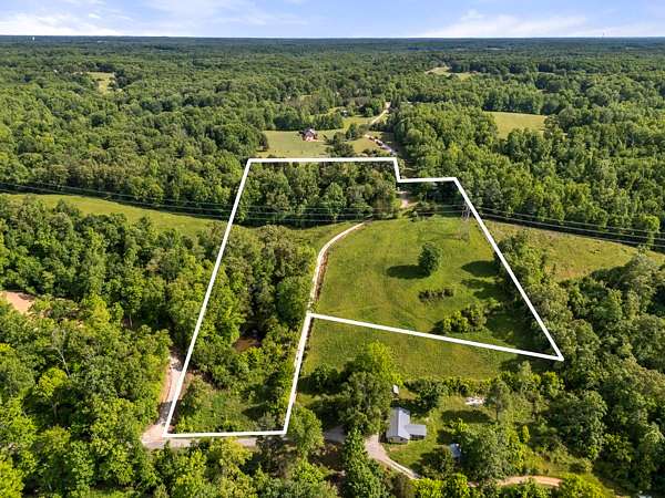 8.88 Acres of Land for Sale in Dickson, Tennessee
