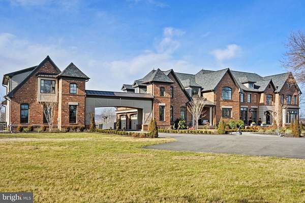 27.5 Acres of Agricultural Land with Home for Sale in Middleburg, Virginia