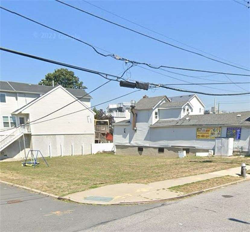0.04 Acres of Residential Land for Sale in Staten Island, New York