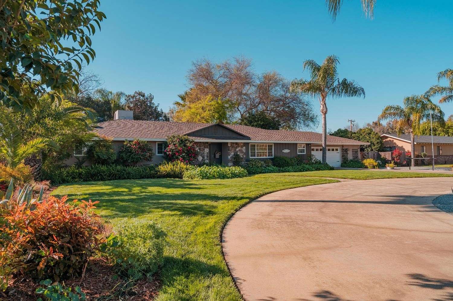 1.5 Acres of Land with Home for Sale in Lindsay, California