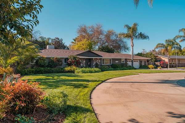 1.5 Acres of Land with Home for Sale in Lindsay, California