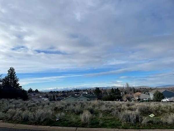 0.38 Acres of Residential Land for Sale in Klamath Falls, Oregon