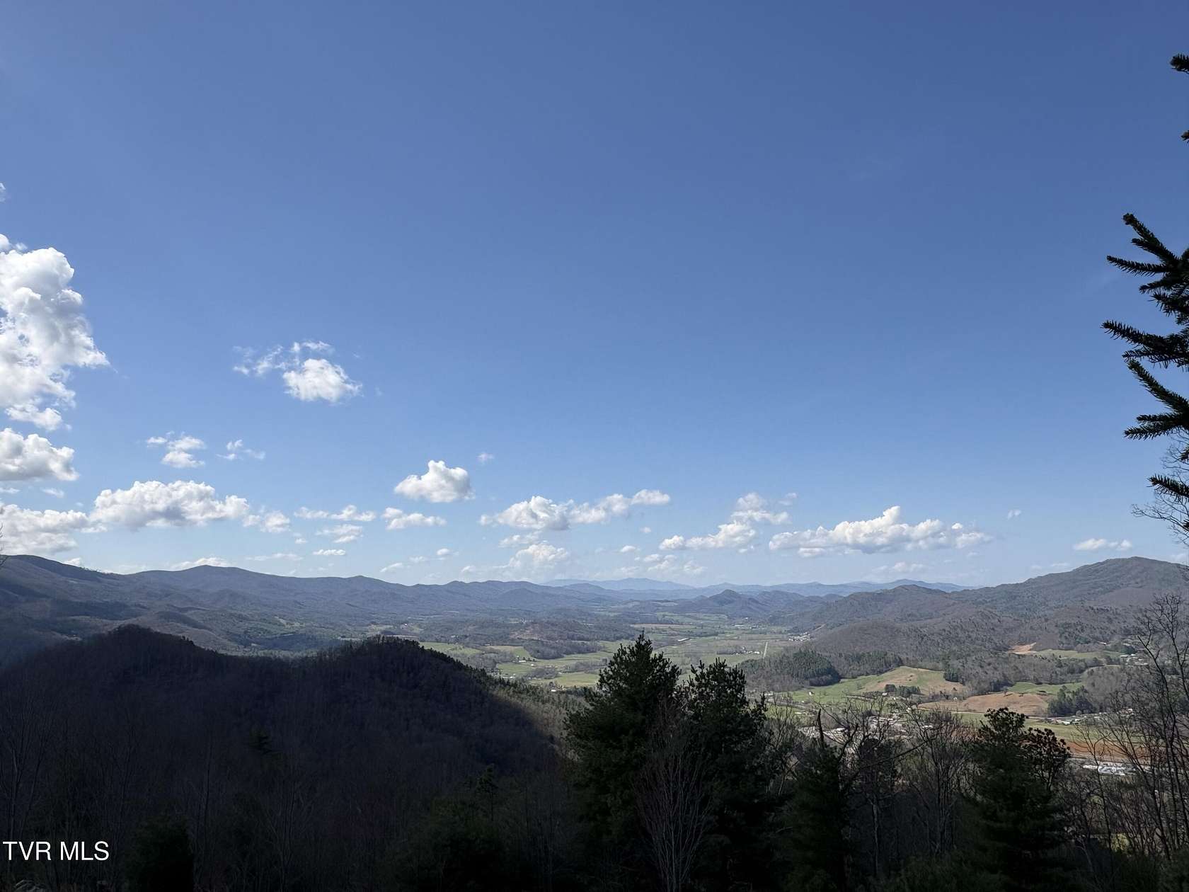 1.33 Acres of Residential Land for Sale in Mountain City, Tennessee