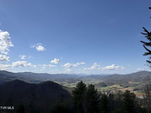 1.33 Acres of Residential Land for Sale in Mountain City, Tennessee