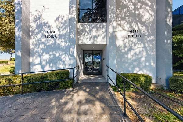 3.5 Acres of Commercial Land for Sale in Irving, Texas