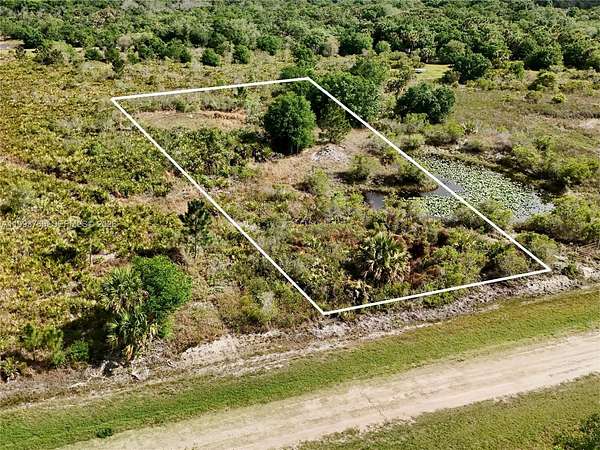 1.25 Acres of Residential Land for Sale in Okeechobee, Florida