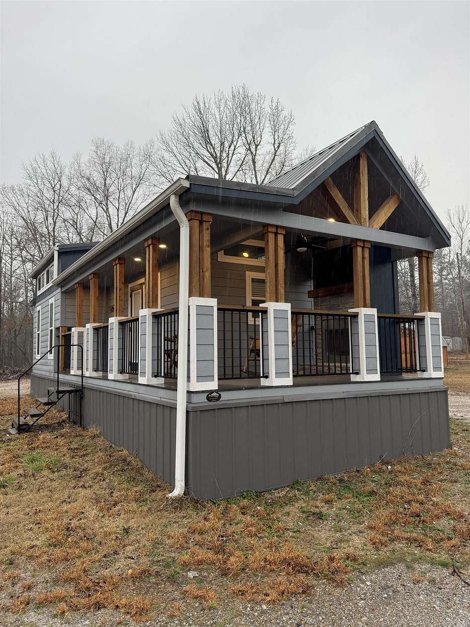 15 Acres of Land with Home for Sale in Hot Springs, Arkansas