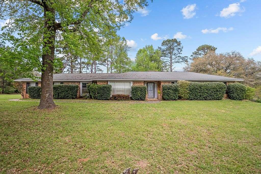 20 Acres of Agricultural Land with Home for Sale in Nacogdoches, Texas