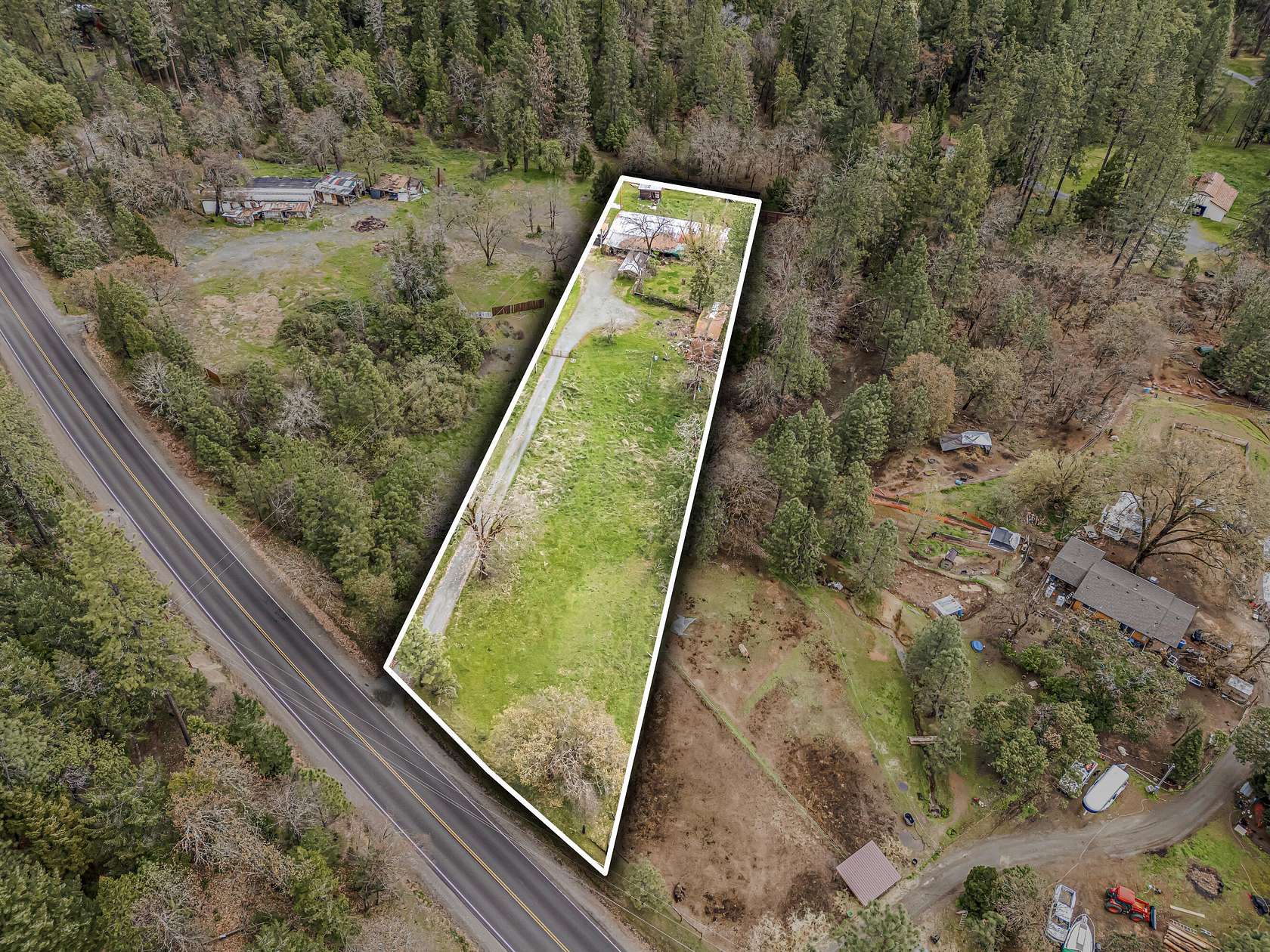1 Acre of Land with Home for Sale in Rogue River, Oregon