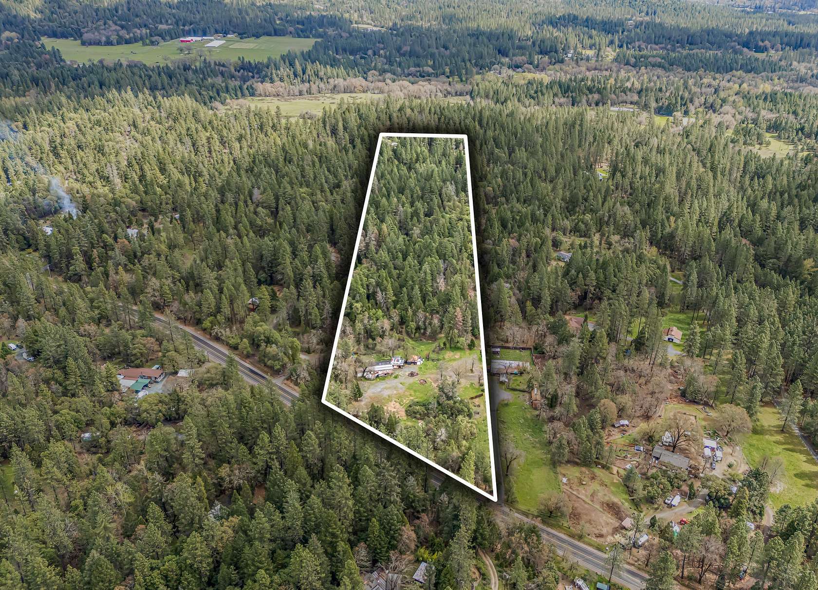 6.3 Acres of Land with Home for Sale in Rogue River, Oregon