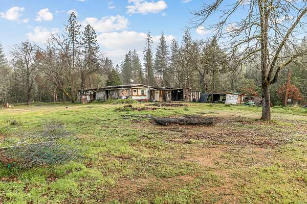 6.3 Acres of Land with Home for Sale in Rogue River, Oregon