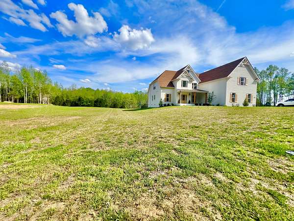 5 Acres of Land with Home for Sale in Clarksville, Tennessee