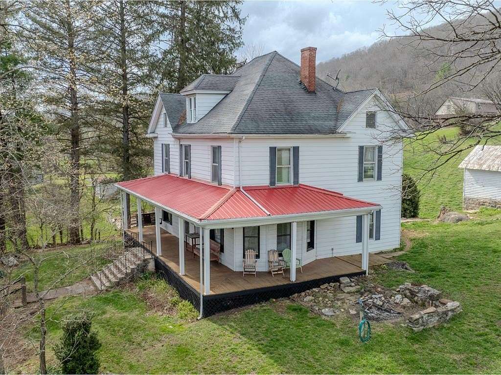 31.3 Acres of Recreational Land with Home for Sale in Bluefield, Virginia