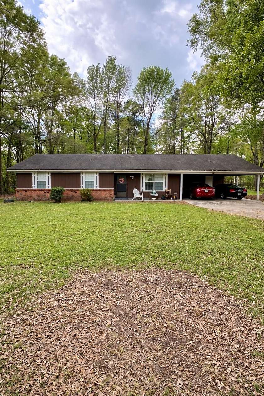 1.5 Acres of Land with Home for Sale in Columbus, Mississippi